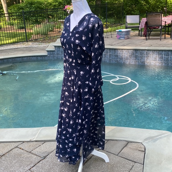 CAby flowing floral dress size 6. Only worn one time. - Picture 3 of 7
